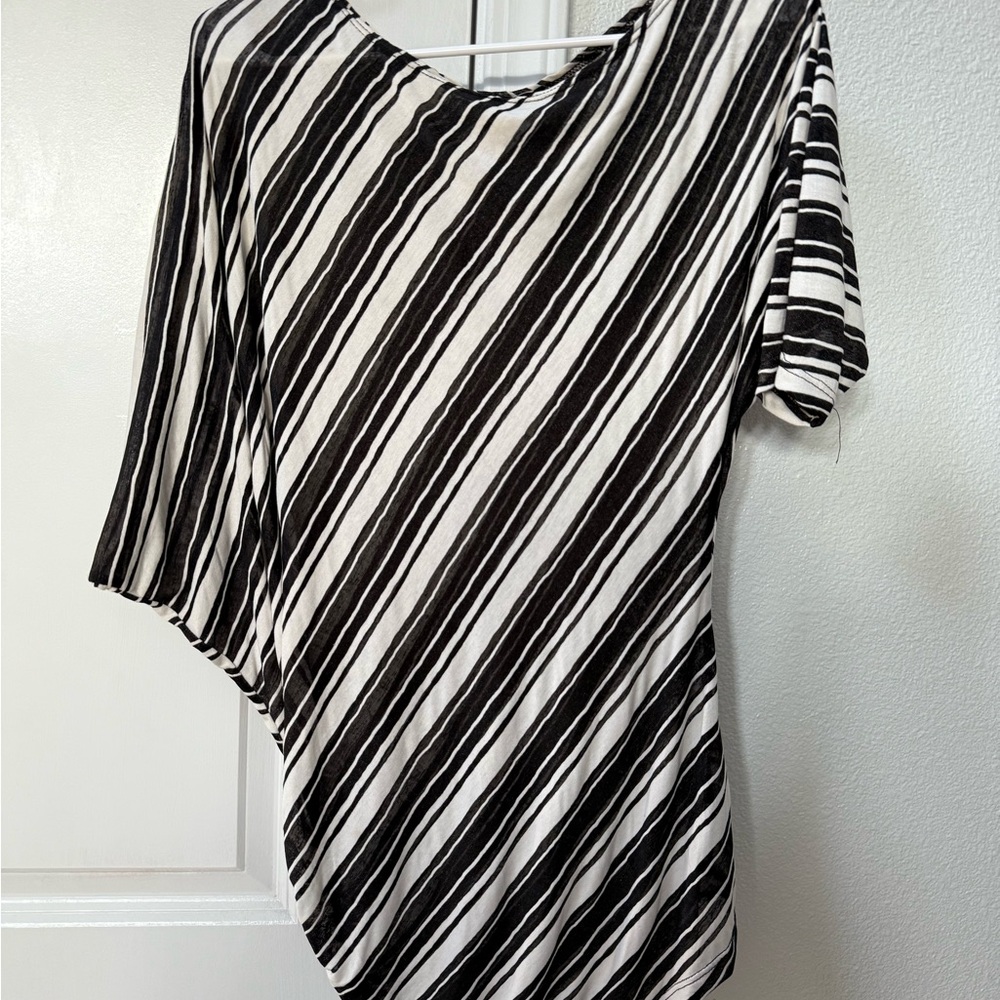 Chic Striped Black and White Top